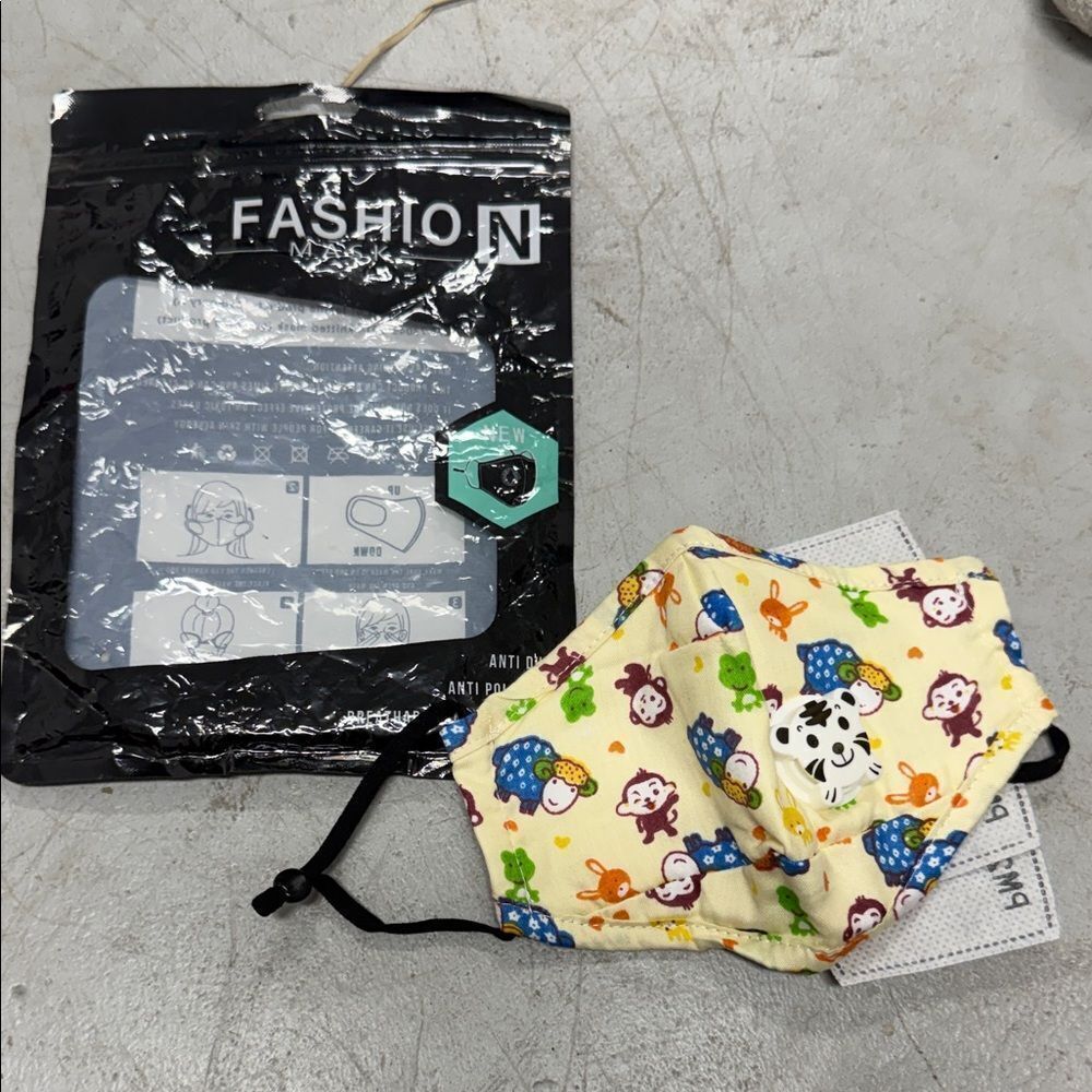 Kids Face Mask Colorful Animal Print NWT - In Packaging Kids Mask Baby Animals